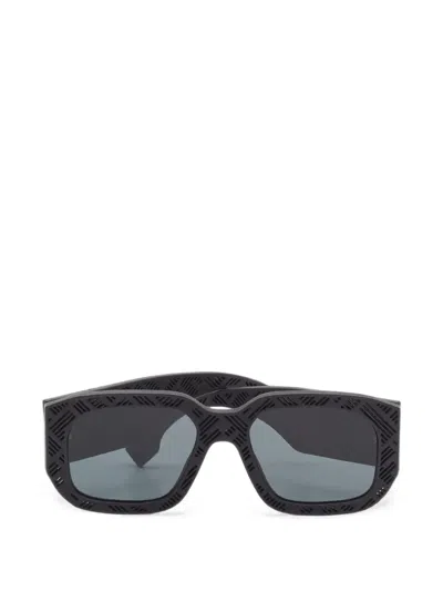 Pre-owned Fendi Shadow Square Sunglasses In Black