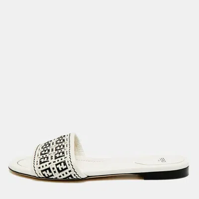 Pre-owned Fendi Size 39 Black/cream Woven Leather Flat Slides