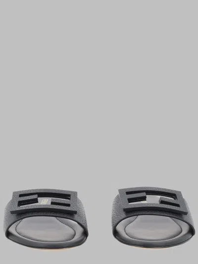 Fendi Sleek Pointed-toe Flats In Black
