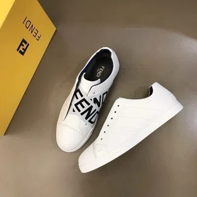 Pre-owned Fendi Sneakers In White And Black
