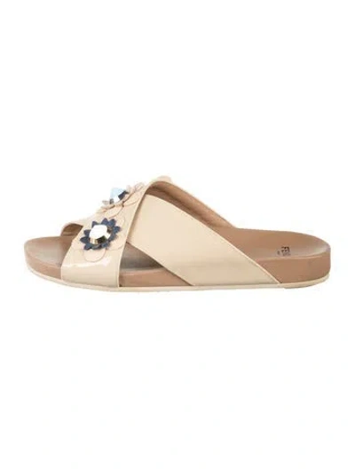 Pre-owned Fendi Spike Accents Patent Leather Slides In Neutrals