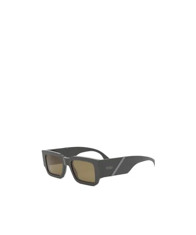 Fendi Square Sunglasses In Black