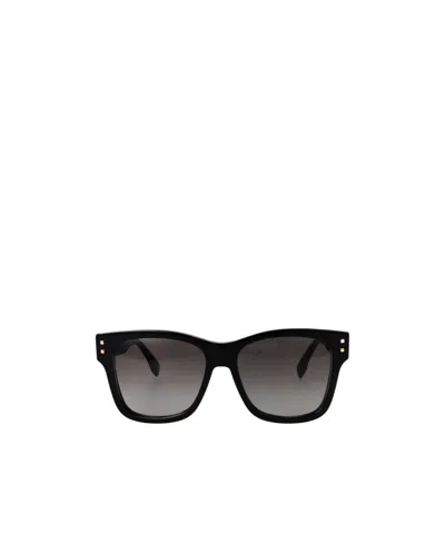 Fendi Square Sunglasses In Black