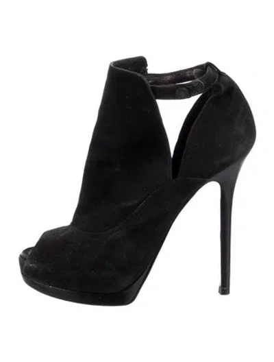 Pre-owned Fendi Suede Pumps In Black