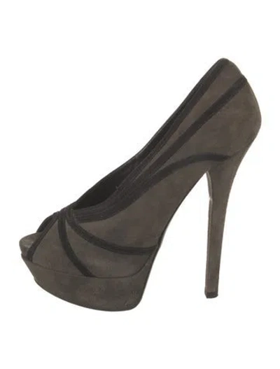 Pre-owned Fendi Suede Pumps In Gray