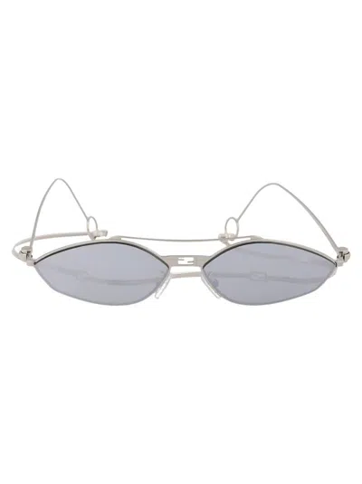 Fendi Sunglasses In 16c Shiny Palladium / Smoke Mirror