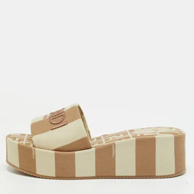 Pre-owned Fendi Sunshine Size 40 Beige/brown Canvas Platform Slide Sandals