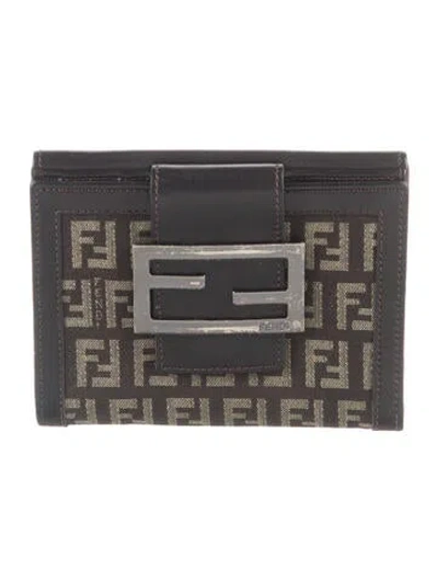 Pre-owned Fendi Vintage 2003 Continental Wallet In Brown