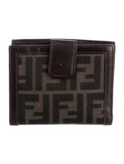 Pre-owned Fendi Vintage 2009 Bifold Wallet In Brown