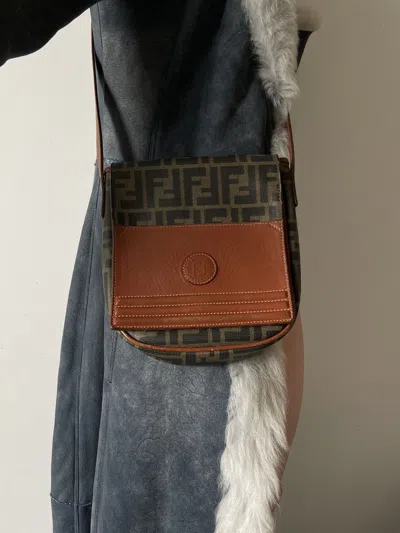 Pre-owned Fendi Vintage  Monogram Shoulder Bag In Sand