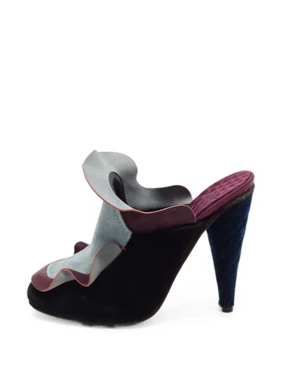 Pre-owned Fendi Wave Ruffled Mules In Red