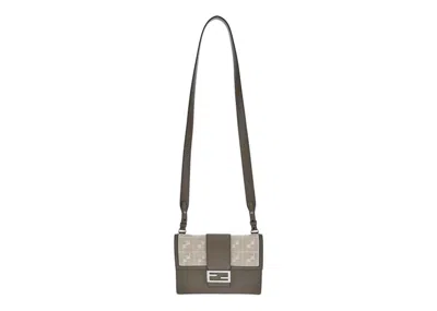 Pre-owned Fendi Women's  Flat Medium Baguette Bag In Beige/brown