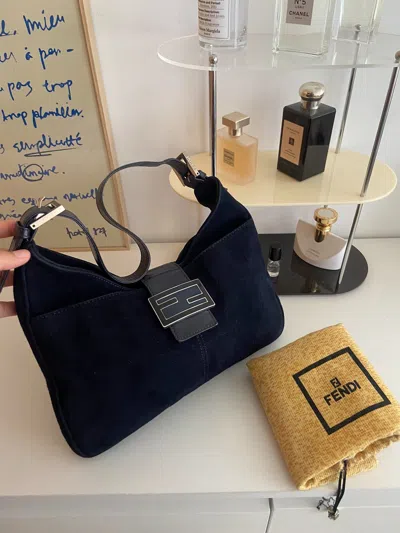 Fendi Women Pre-loved Bag Very Good Condition In Black