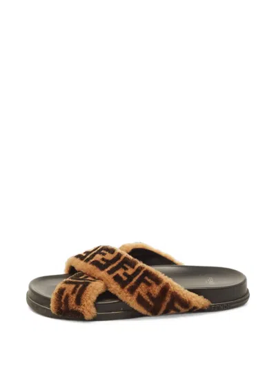 Pre-owned Fendi Zucca Criss-cross Slides In 褐色