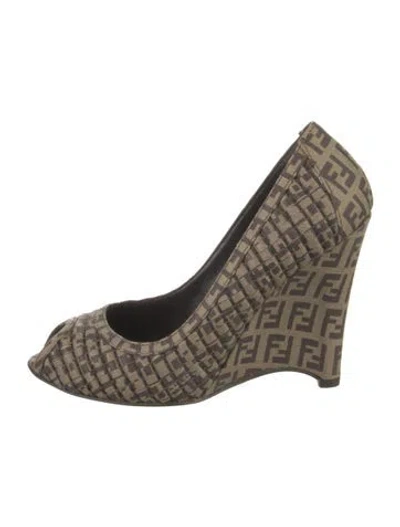 Pre-owned Fendi Zucca Ff Logo Canvas Pumps In Neutral