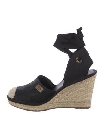 Pre-owned Fendi Zucca Ff Logo D'orsay Pumps In Black