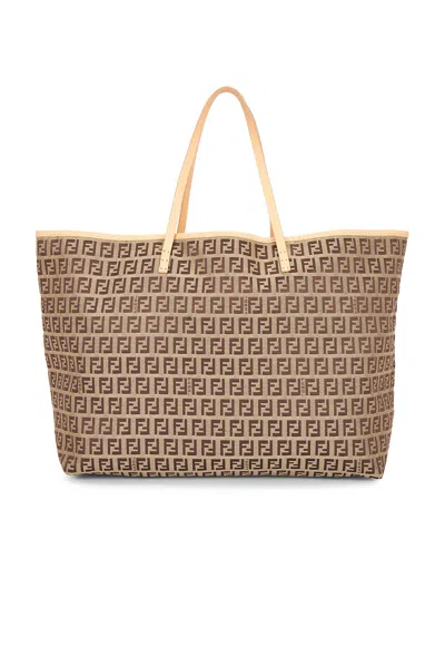 Pre-owned Fendi Zucchino Roll Tote Bag In Sand