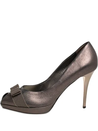 Pre-owned Ferragamo 105mm Vara Bow Detail Pumps In Brown