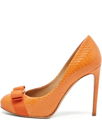 Pre-owned Ferragamo 115mm Vara Bow Pumps In Orange
