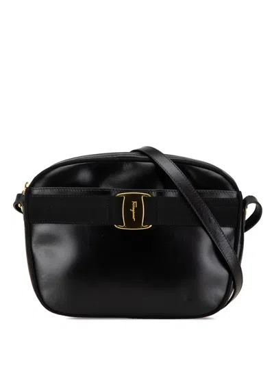 Pre-owned Ferragamo 2000-2024 Vara Calfskin Crossbody Bag In 黑色