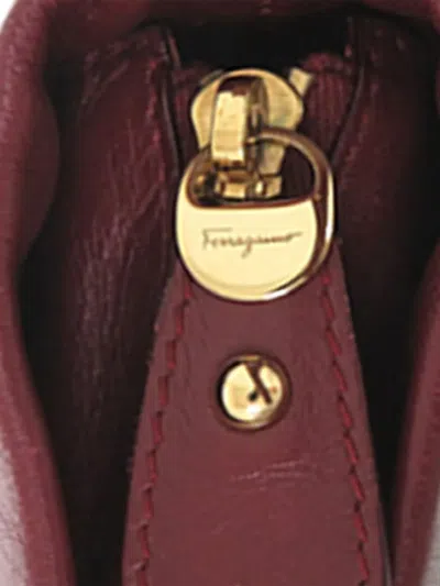 Pre-owned Ferragamo 2000-2010 Leather Vara Shoulder Bag In Red