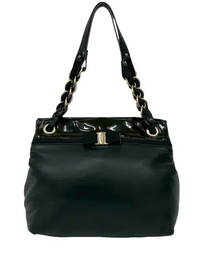 Pre-owned Ferragamo 2000-2025 Leather Vara Bow Shoulder Bag In Black