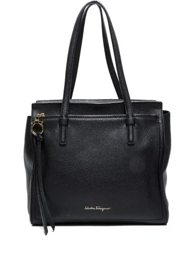 Pre-owned Ferragamo 2010-2020s Eimy Shoulder Bag In Black