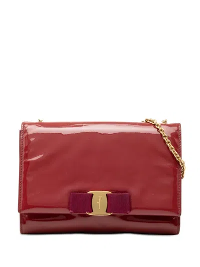 Pre-owned Ferragamo 2010-2025 Patent Vara Bow Chain Crossbody Bag In Red