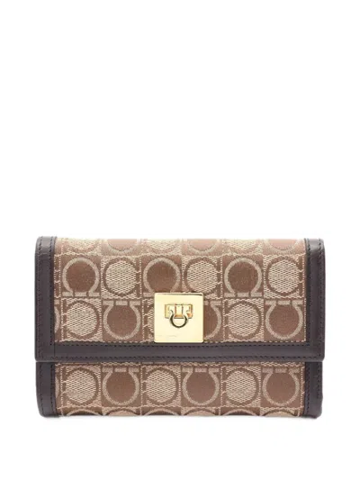 Pre-owned Ferragamo 2010s Gancini Trifold Wallet In Brown