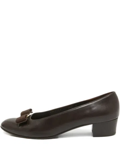 Pre-owned Ferragamo 50mm Vara Pumps In Brown