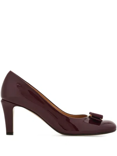 Ferragamo Carla 70 Vara Bow Pumps In Patent Leather In Burgundy
