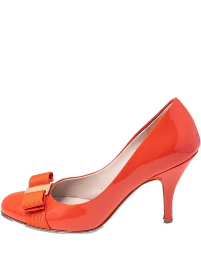 Pre-owned Ferragamo 75mm Bow Patent Leather Pumps In Orange