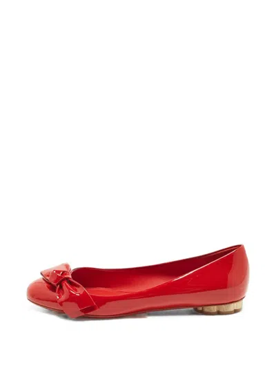 Pre-owned Ferragamo Avola Bow-detail Ballet Flats In Red