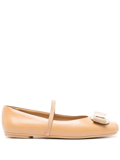 Ferragamo Zina Leather Ballerina Shoes In Beige