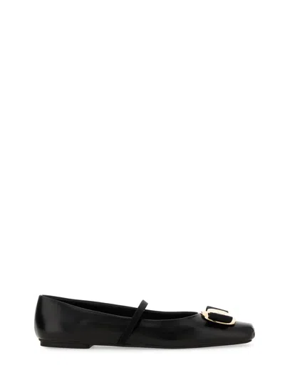 Ferragamo New Vara Plate Ballet Flat Shoes In Black