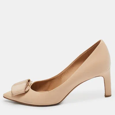 Ferragamo Beige Leather Bow Pumps In Neutral