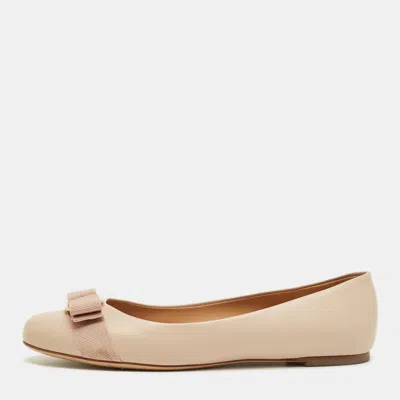 Ferragamo Beige Leather Vara Bow Ballet Flats In Neutral