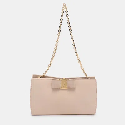 Ferragamo Beige Leather Vera Piuma Chain Clutch In Pink