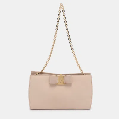 Pre-owned Ferragamo Beige Leather Vera Piuma Chain Clutch In Sand