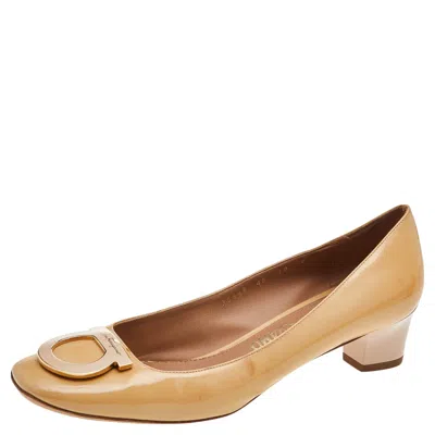 Ferragamo Beige Patent Leather Block Heel Pumps In Nude
