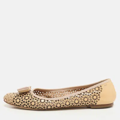 Ferragamo Beige Patent Leather Laser Cut Vara Bow Ballet Flats In Neutral