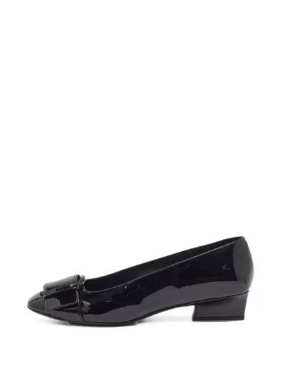 Pre-owned Ferragamo Bessie Pumps In Black