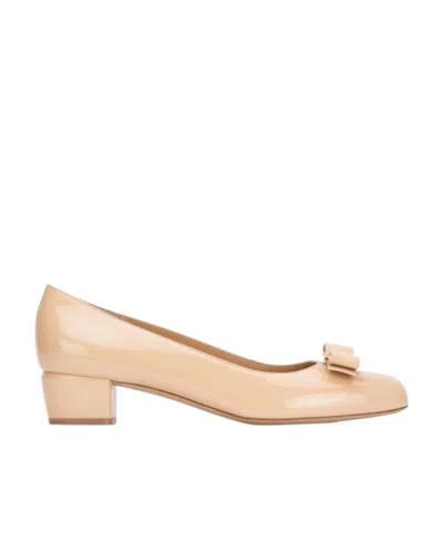Ferragamo Bisque Vara Bowknot Low Heels In Beige