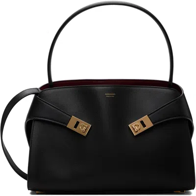 Ferragamo Black & Red Hug Soft Bicolor Shoulder Bag In 007 Nero || Borgogna