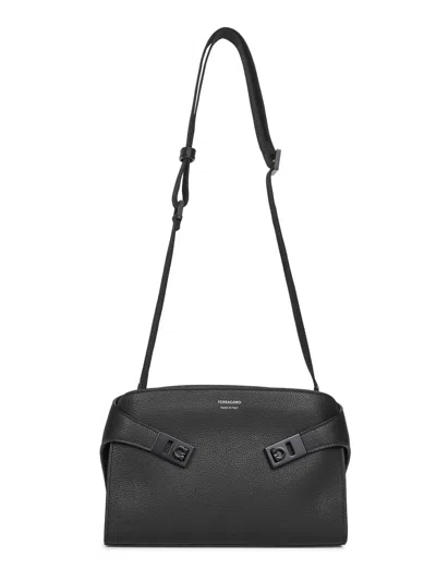 FERRAGAMO BLACK HUG MESSENGER BAG