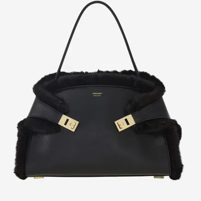 FERRAGAMO BLACK HUG SHOULDER BAG
