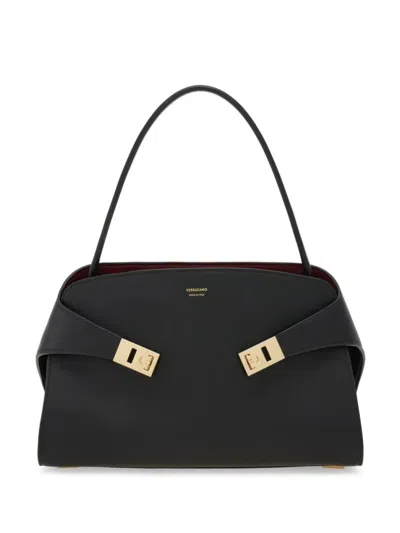 FERRAGAMO BLACK HUG SMALL SHOULDER BAG