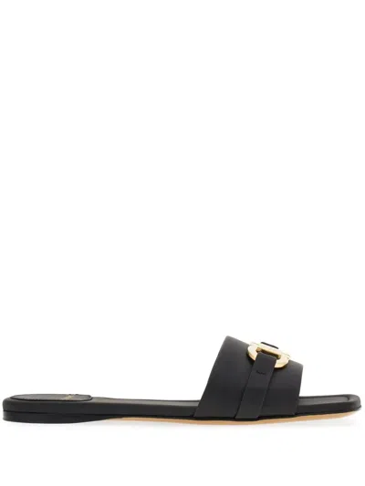 FERRAGAMO FERRAGAMO BLACK LEAH FLAT SANDAL WITH GOLDEN LOGO