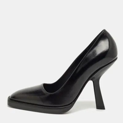 Ferragamo Black Leather Anser Pumps