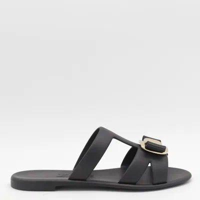 FERRAGAMO BLACK LEATHER FLATS